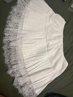 Lace mini skirt